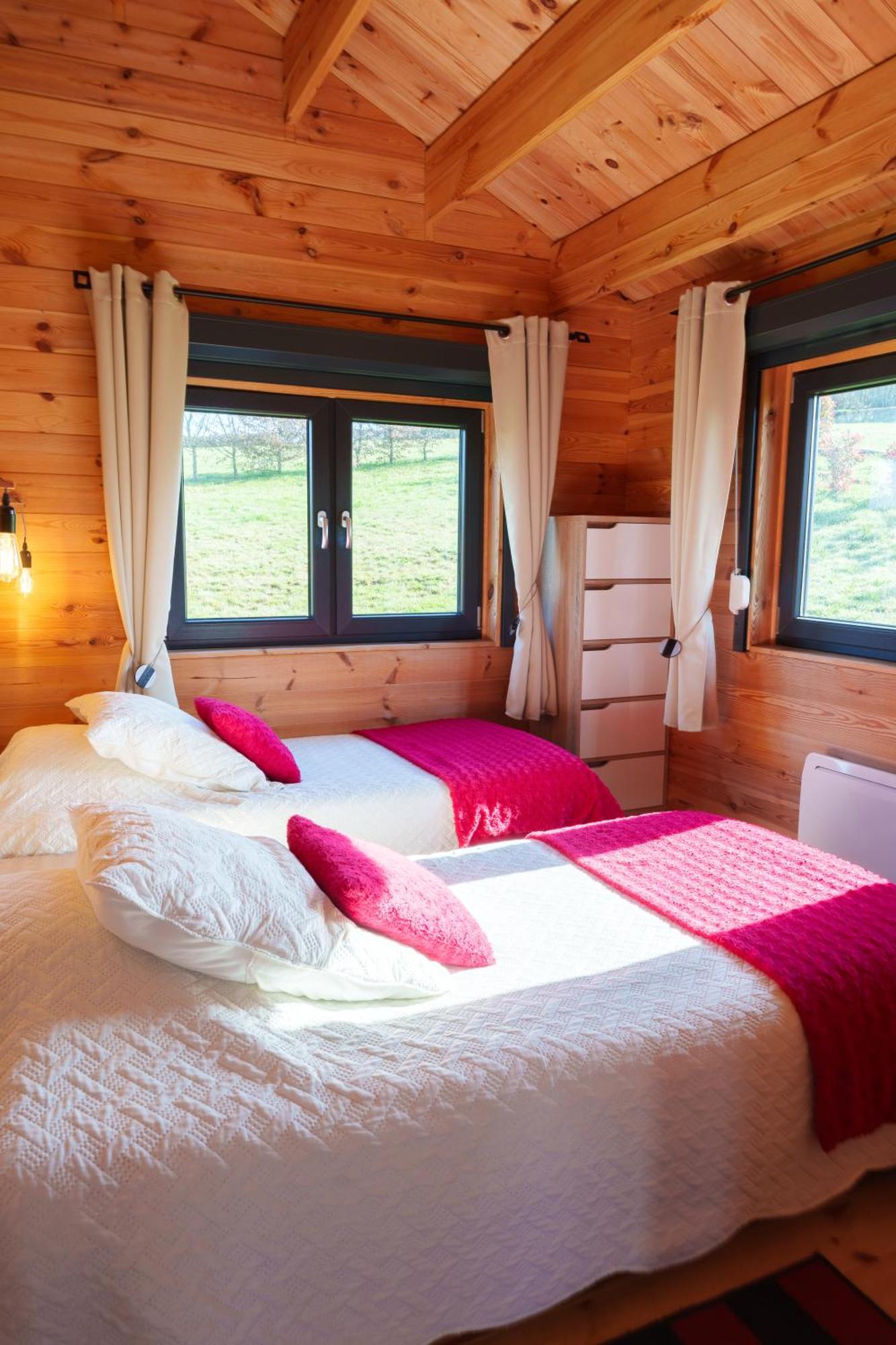 Le Chalet Du Crescent Saint-Germain-des-Champs Bagian luar foto
